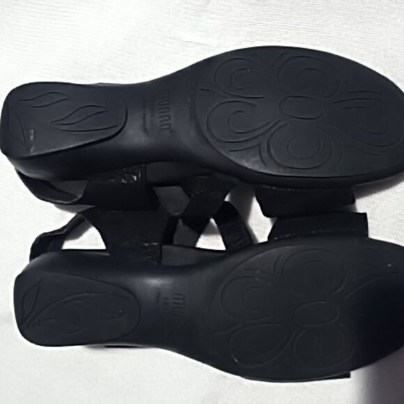 🌺BUNDLE ONLY🌺MUNRO LADIES BLACK SANDALS - Picture 4 of 9